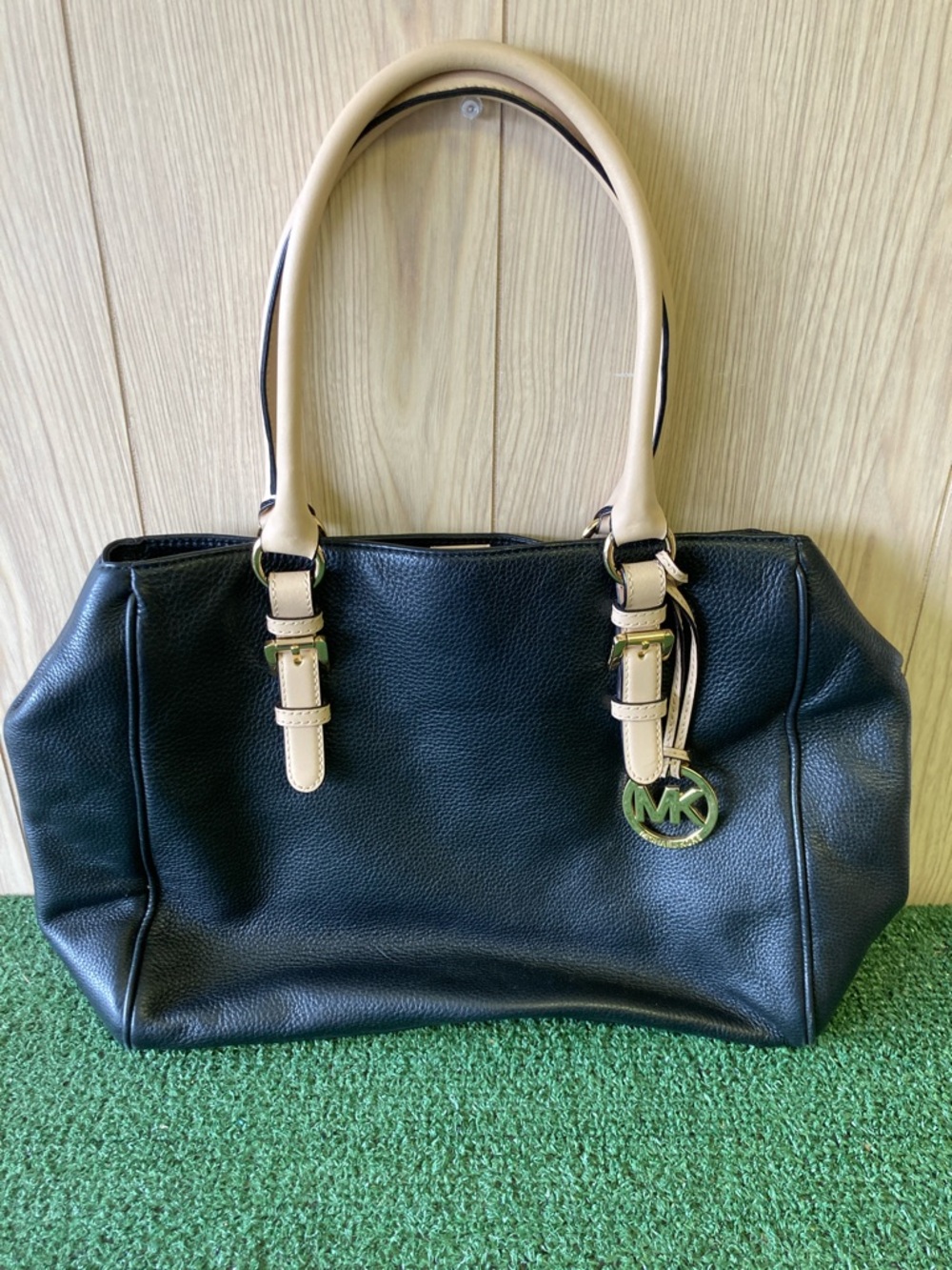 Michael Kors Black Fulton Leather Shoulder Bag (OKPM-04-045)